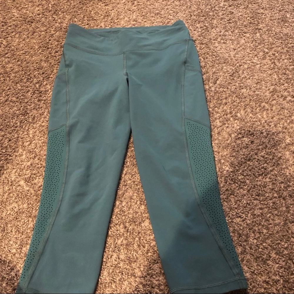 Lululemon cropped leggings size 6